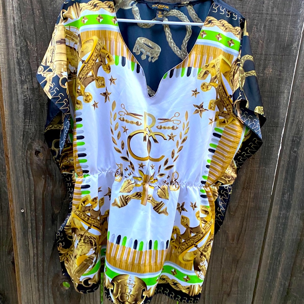 Rocawear Extra fancy satiny top